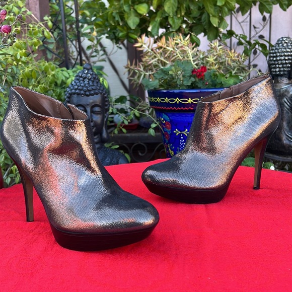 GORGEOUS New Donald J Pliner Metallic Bronze Stiletto Leather Booties 😍 - Picture 11 of 17